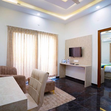 Treebo Galaxy Kings Suites, Hebbal Bangalore Ngoại thất bức ảnh